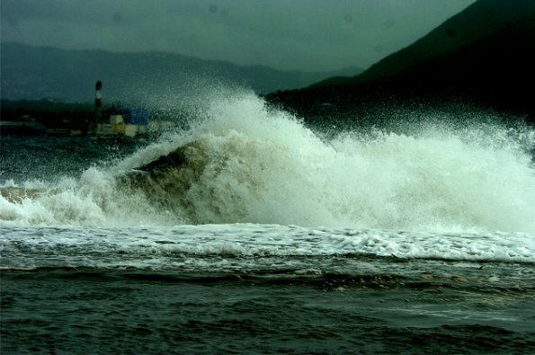 Junior Dowie / Staff Photographer
Heavy Seas along the Norman Manley Highways